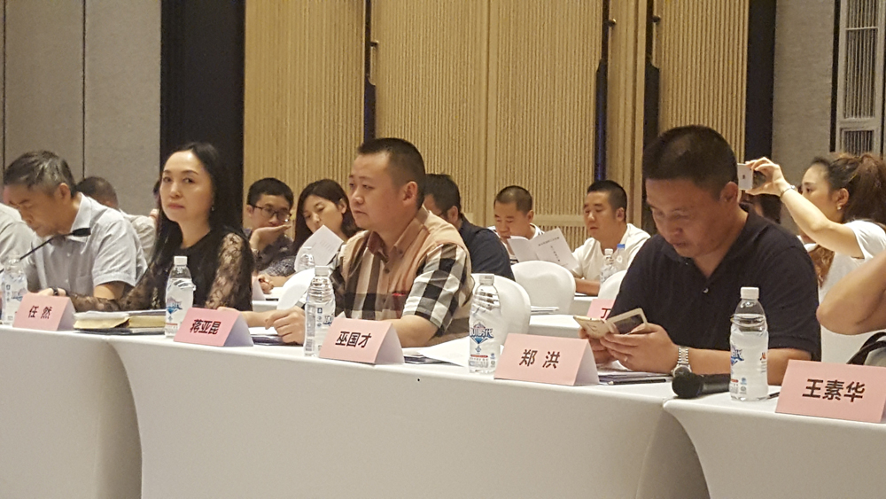 成都市经信委副主任冷知用,市场开拓处处长任然,市场开拓处副处长